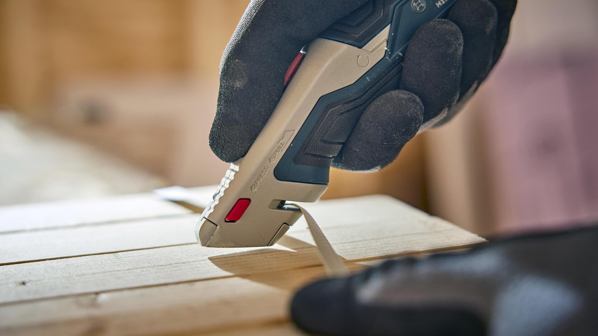 Bosch H11-14100-1 2-Piece Utility Knife Set | Folding and Snap-Off Knives with Robust Design, Integrated Blade Storage, and Belt Clip - Includes 4 Blades