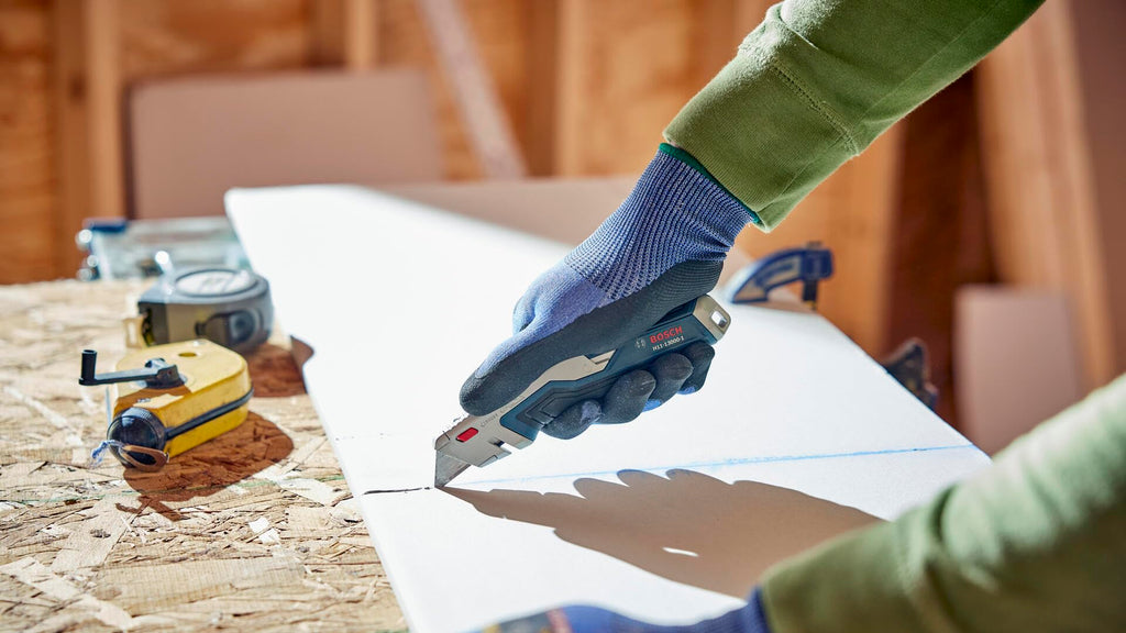 Bosch H11-14100-1 2-Piece Utility Knife Set | Folding and Snap-Off Knives with Robust Design, Integrated Blade Storage, and Belt Clip - Includes 4 Blades