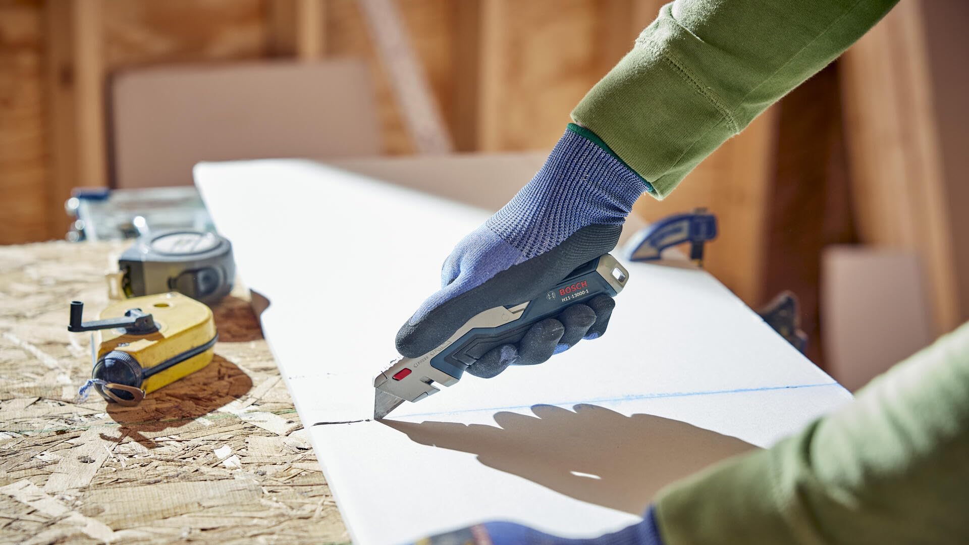 Bosch H11-14100-1 2-Piece Utility Knife Set | Folding and Snap-Off Knives with Robust Design, Integrated Blade Storage, and Belt Clip - Includes 4 Blades