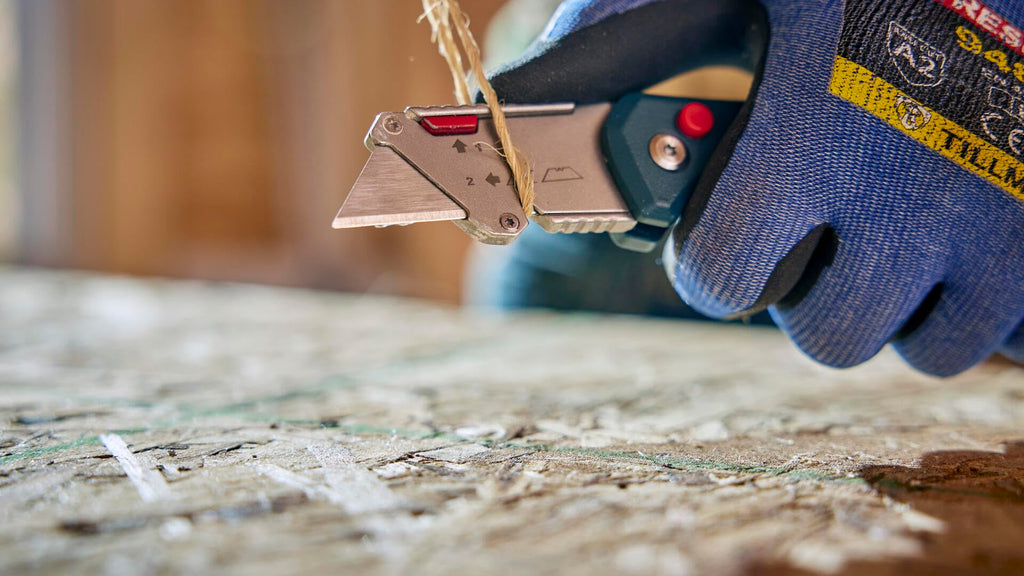 Bosch H11-14100-1 2-Piece Utility Knife Set | Folding and Snap-Off Knives with Robust Design, Integrated Blade Storage, and Belt Clip - Includes 4 Blades