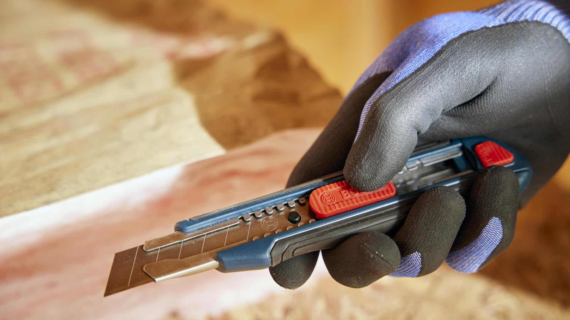 Bosch H11-14100-1 2-Piece Utility Knife Set | Folding and Snap-Off Knives with Robust Design, Integrated Blade Storage, and Belt Clip - Includes 4 Blades